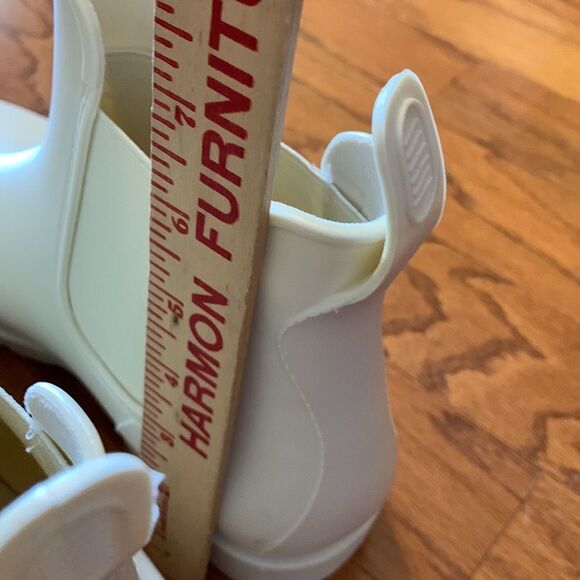 Size 41 (10) white rubber boots with elastic on top of both sides - Picture 8 of 9